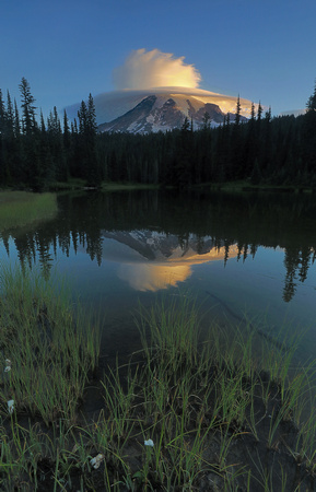 Sunrise on Mt. Rainier with lenticular cloud, Mt. Rainier NP
