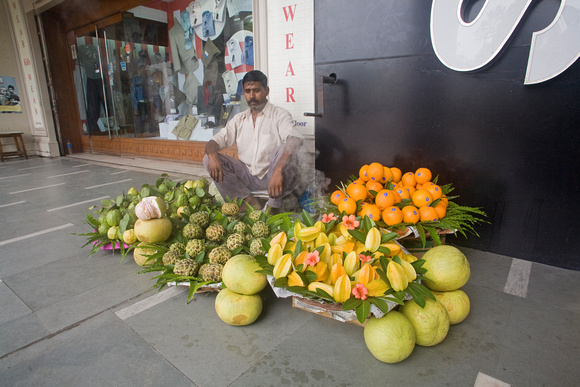 Fruit vendor, Connaught Circle, Delhi, India